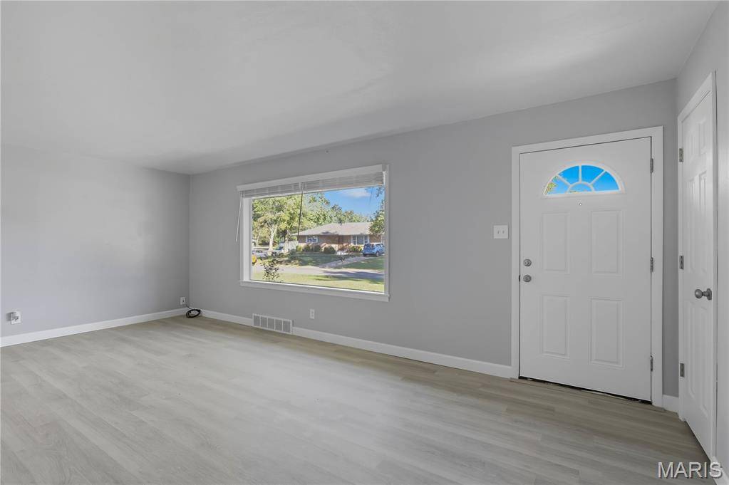 912 Burgos ST, Spanish Lake, MO 63138