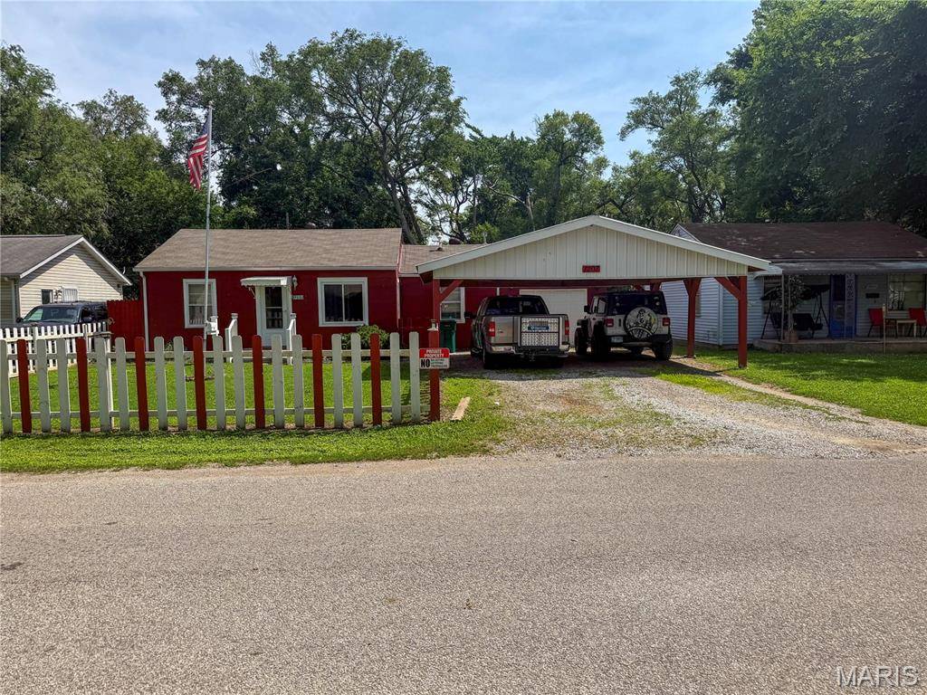 1207 Richard DR, Cahokia, IL 62206