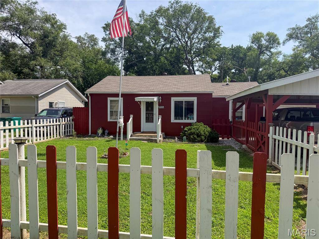 1207 Richard DR, Cahokia, IL 62206