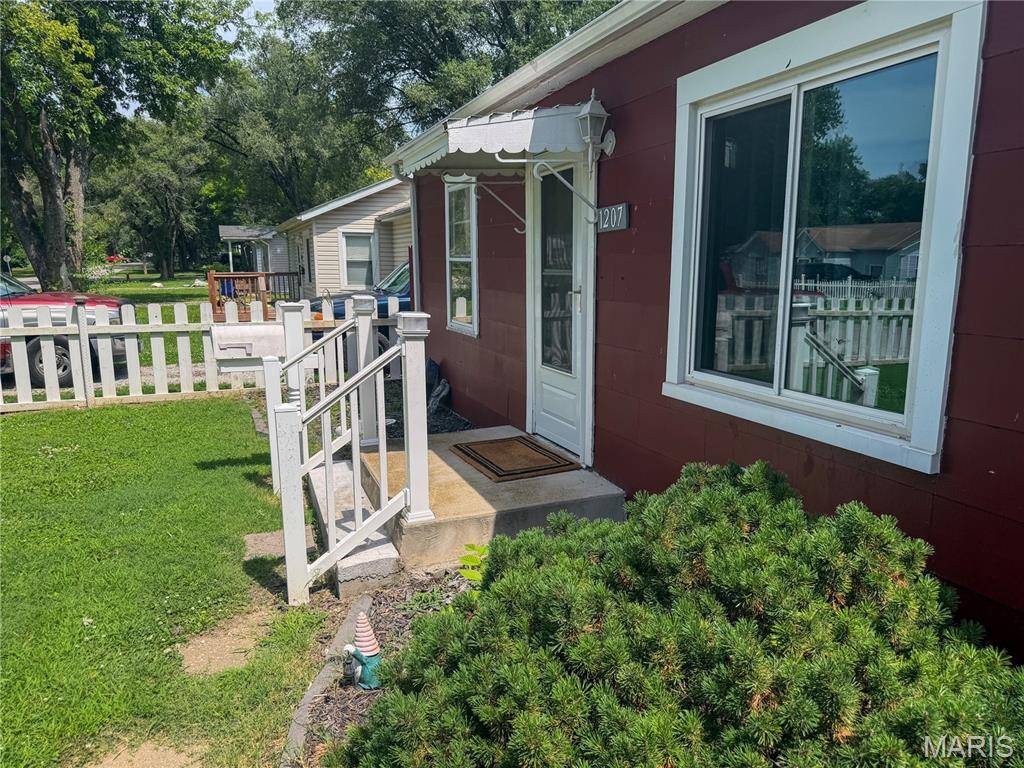 1207 Richard DR, Cahokia, IL 62206