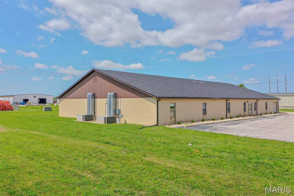 5 Commerce DR, Freeburg, IL 62243