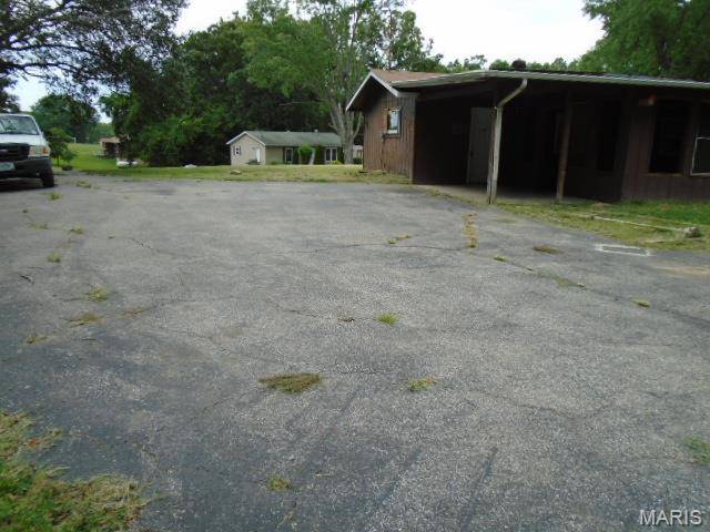 4211 Old RD, De Soto, MO 63020