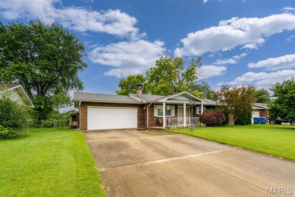 2560 Stratford LN, Granite City, IL 62040