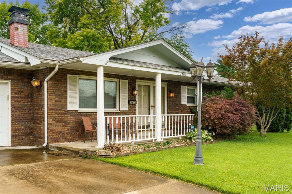2560 Stratford LN, Granite City, IL 62040