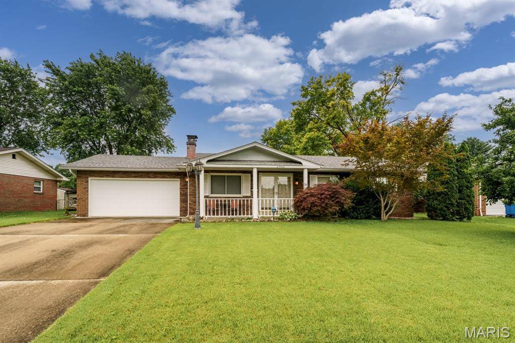 2560 Stratford LN, Granite City, IL 62040