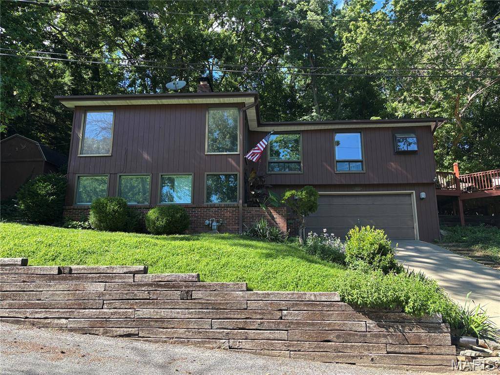 3102 Illini TRL, Godfrey, IL 62035