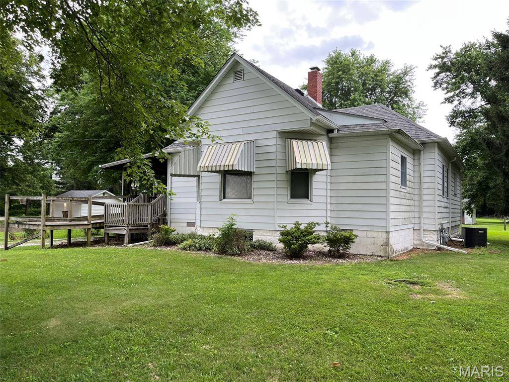 1367 Historic Old Route 66, Staunton, IL 62088