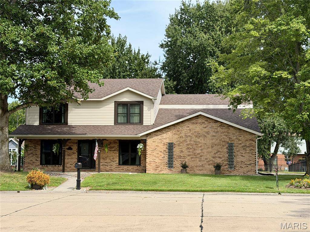 404 Hunters GLN, Belleville, IL 62220