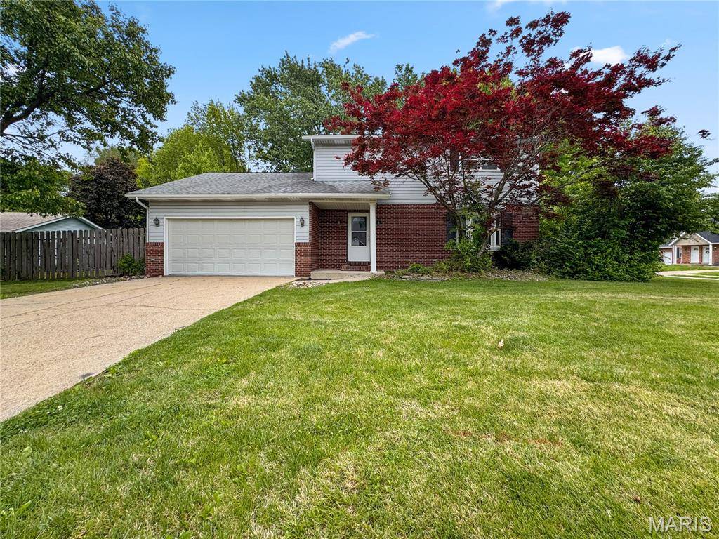 1902 Applegate LN, Edwardsville, IL 62025