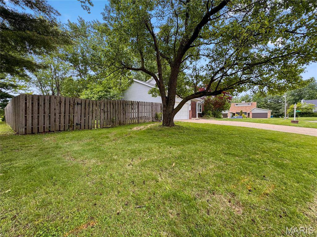 1902 Applegate LN, Edwardsville, IL 62025