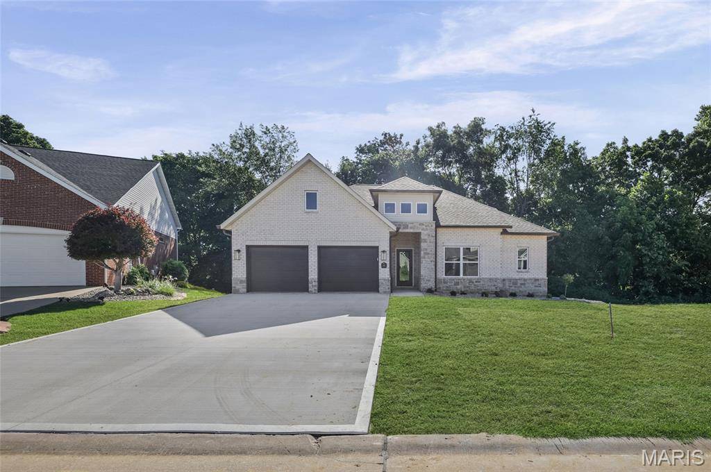 249 Fountain DR, Glen Carbon, IL 62034