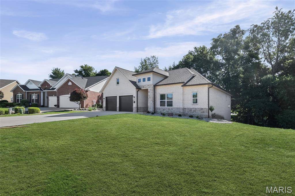 249 Fountain DR, Glen Carbon, IL 62034