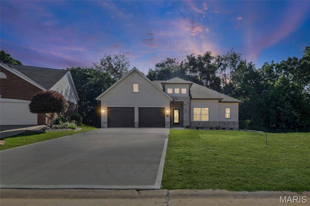 249 Fountain DR, Glen Carbon, IL 62034