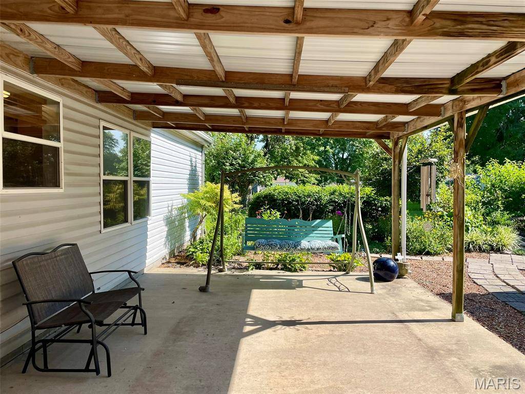 1205 N Locust ST, Litchfield, IL 62056