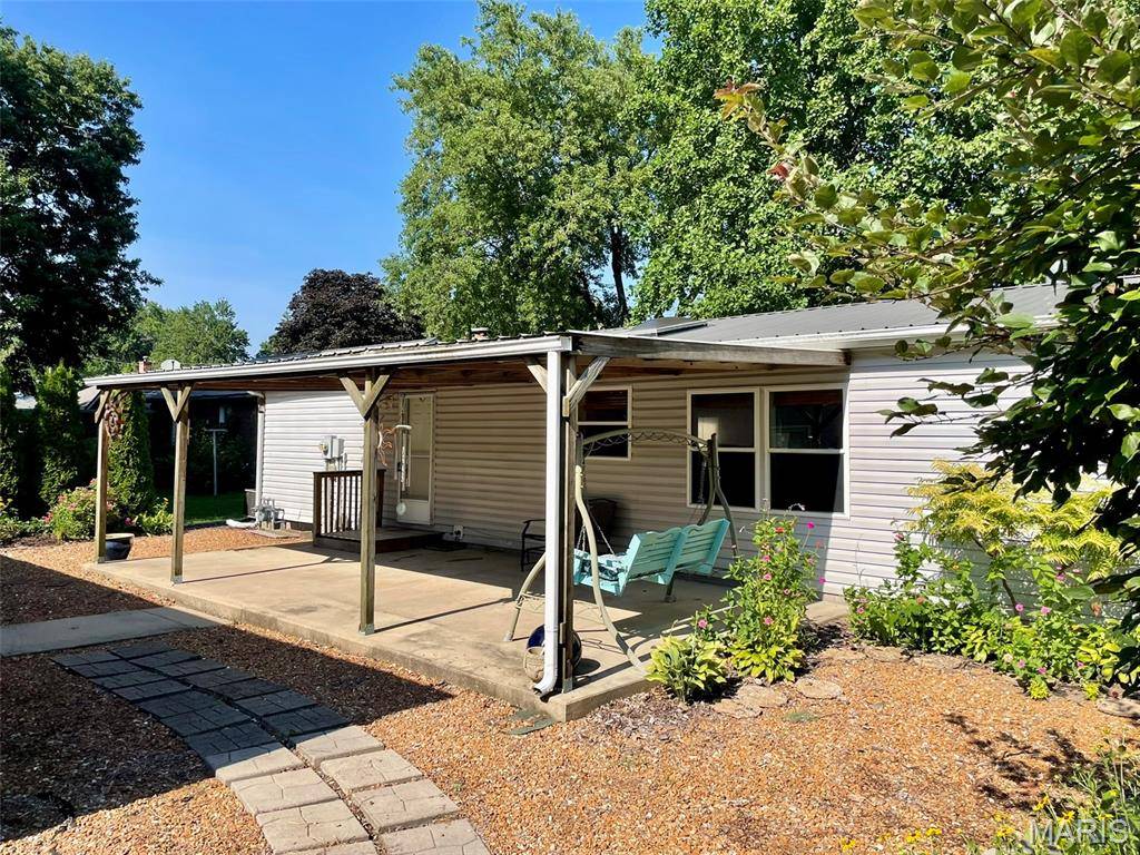1205 N Locust ST, Litchfield, IL 62056