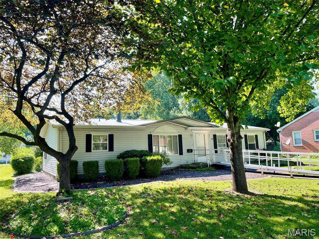 1205 N Locust ST, Litchfield, IL 62056