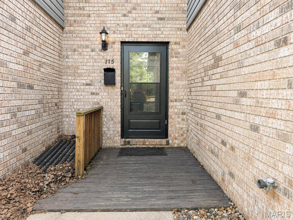 115 Sandridge DR, Collinsville, IL 62234