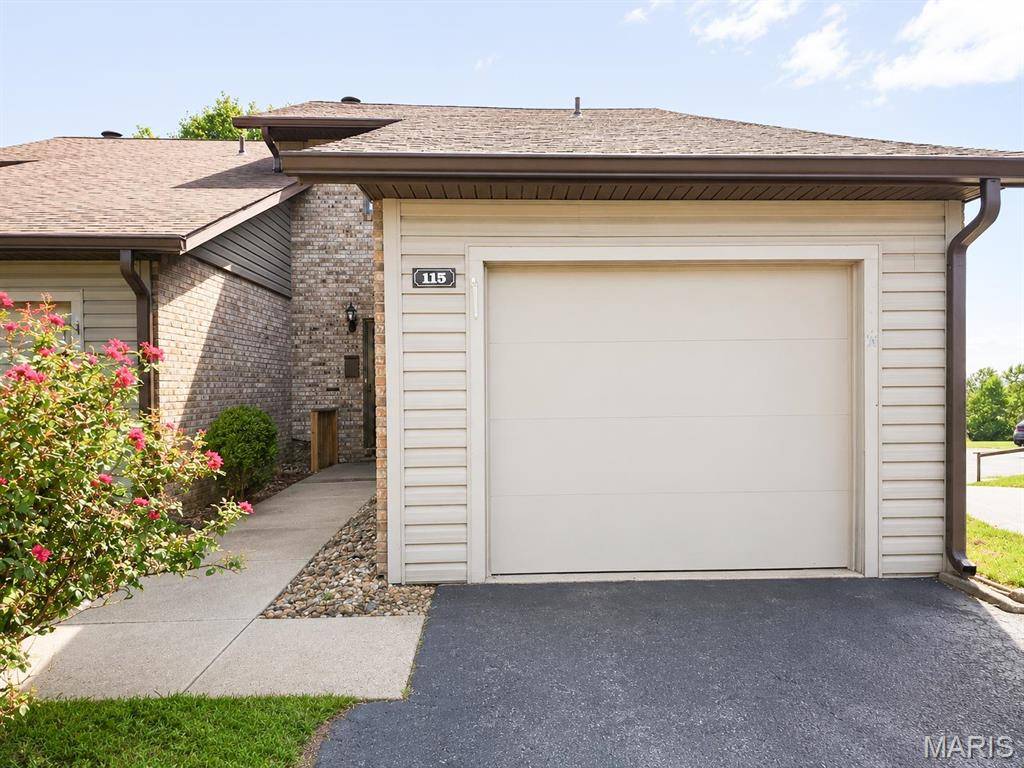 115 Sandridge DR, Collinsville, IL 62234