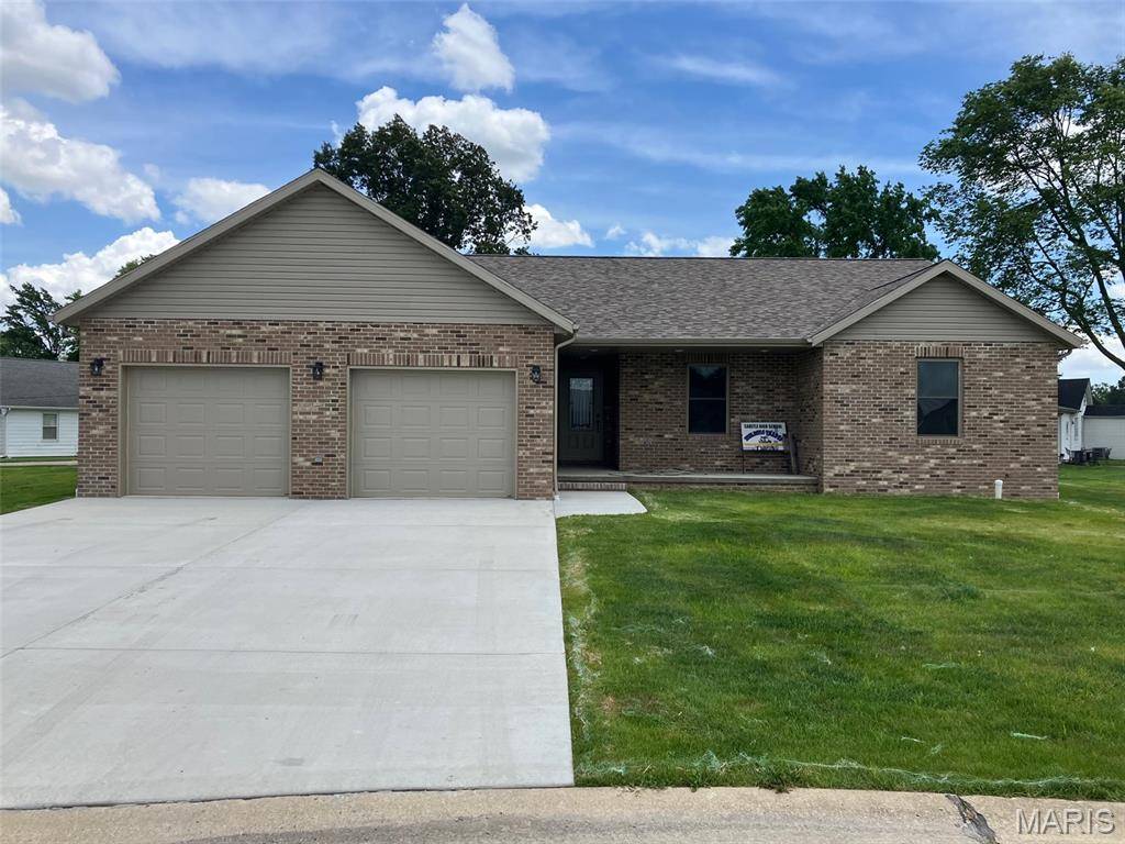 1450 Hodapp CT, Carlyle, IL 62231