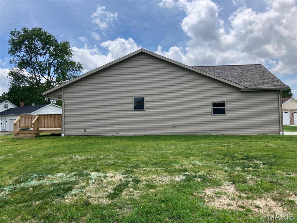 1450 Hodapp CT, Carlyle, IL 62231