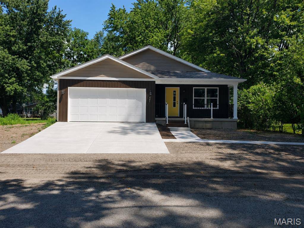 421 E Schuetz ST, Lebanon, IL 62254