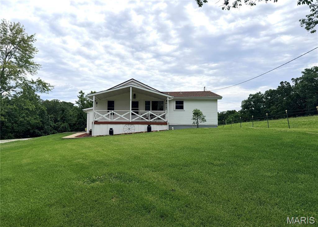 1086 Mill Hill RD, St Clair, MO 63077