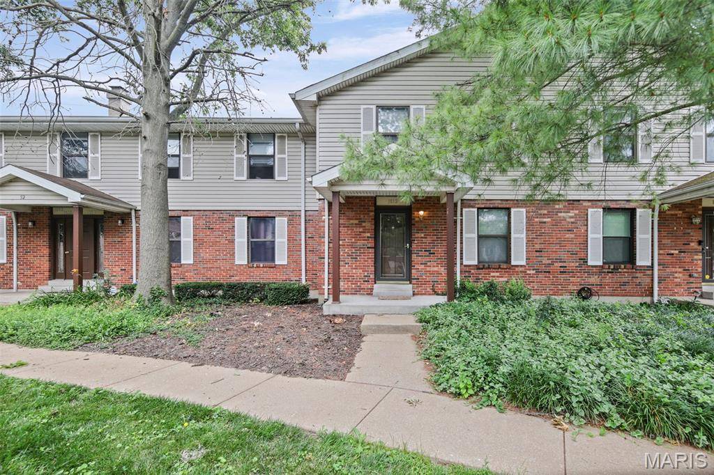 1812 Suns Up CT, Florissant, MO 63031