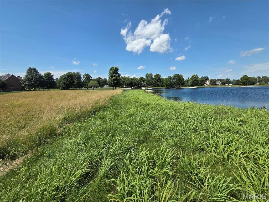 1053 Country Club LN, Waterloo, IL 62298