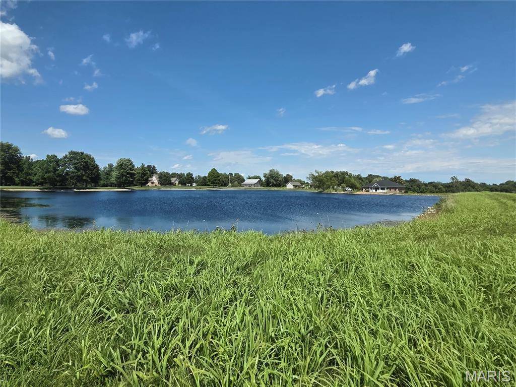 1053 Country Club LN, Waterloo, IL 62298