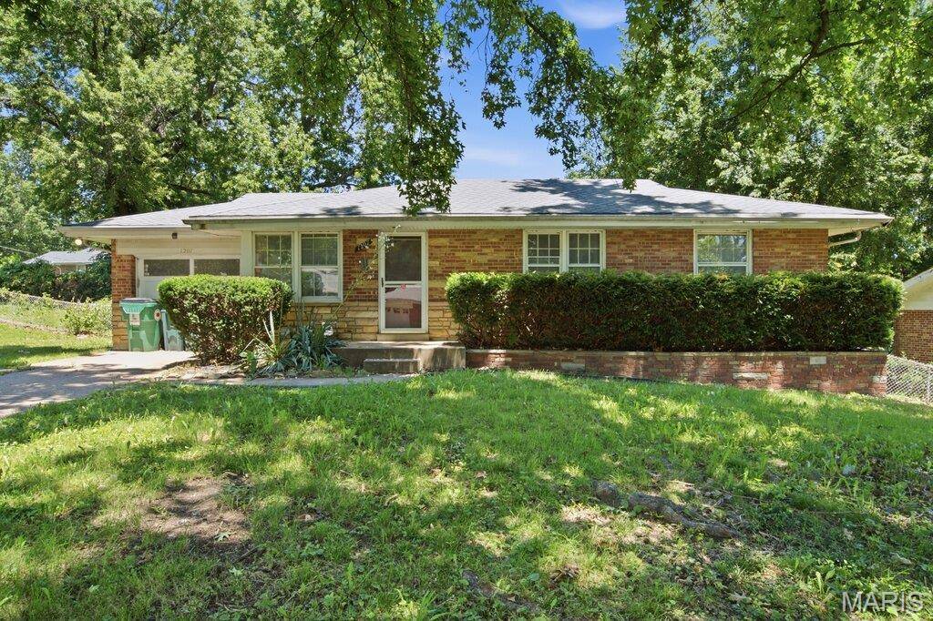 1207 Admiral DR, St Louis, MO 63137