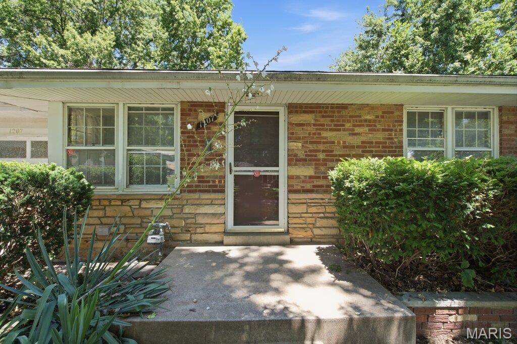 1207 Admiral DR, St Louis, MO 63137