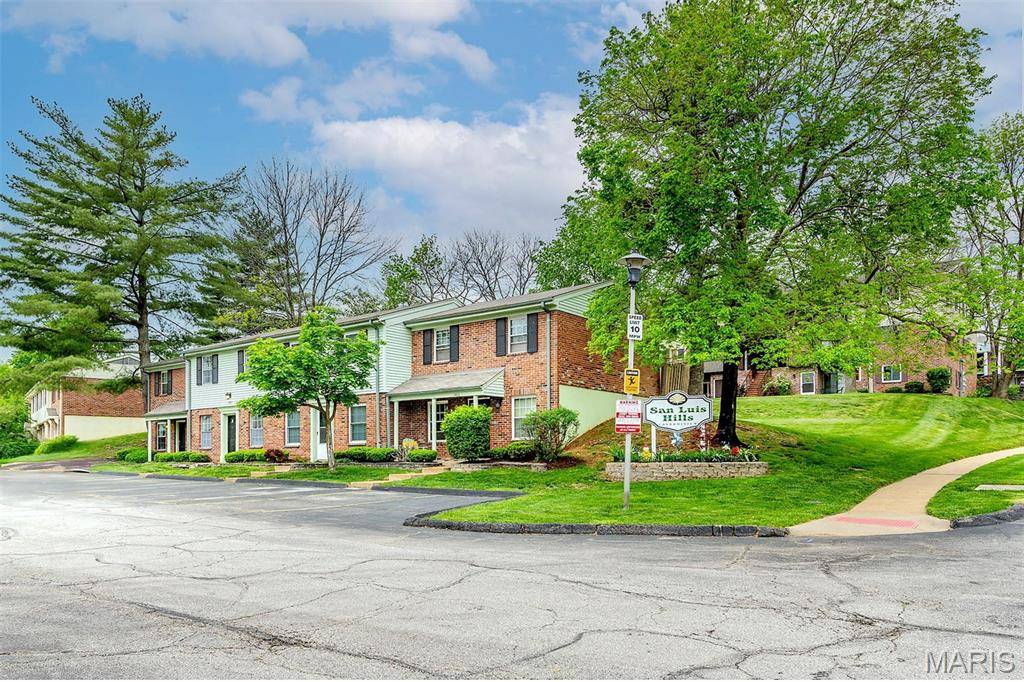 1405 Vadera CT, Fenton, MO 63026