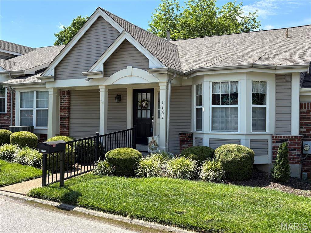 15803 Harris Ridge CT, Chesterfield, MO 63017