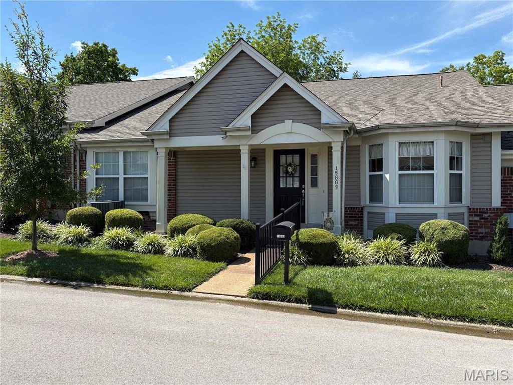 15803 Harris Ridge CT, Chesterfield, MO 63017