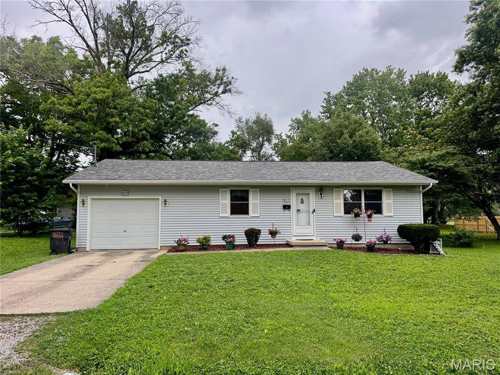 907 Chicago ST, Greenville, IL 62246
