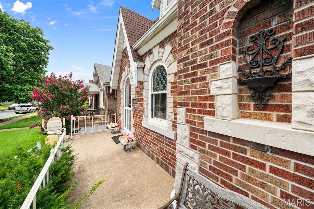 6319 Tholozan AVE, St Louis, MO 63109