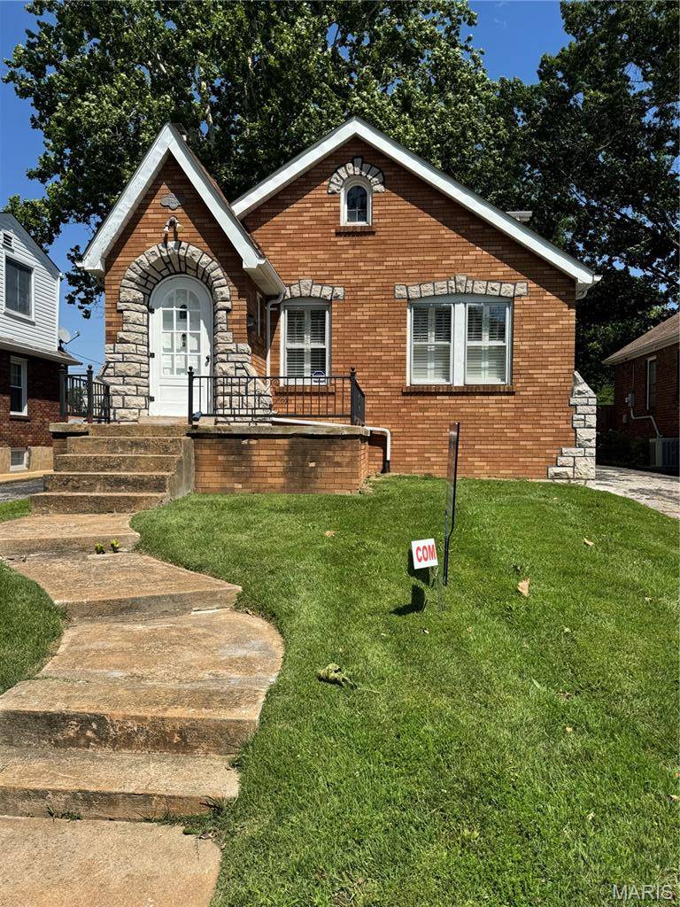 2404 Hartland AVE, St Louis, MO 63114
