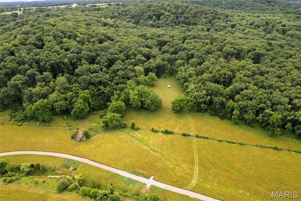 13628 Thornberry Rd., New London, MO 63459