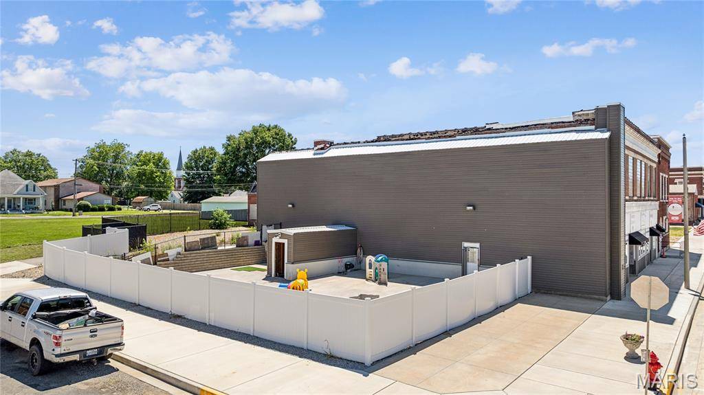 124 E Main ST, Staunton, IL 62088