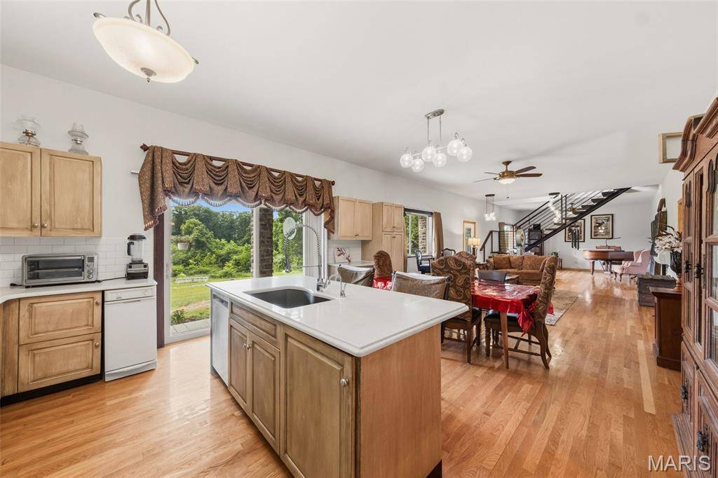 24613 Shady Oak PL, Perry, MO 63462