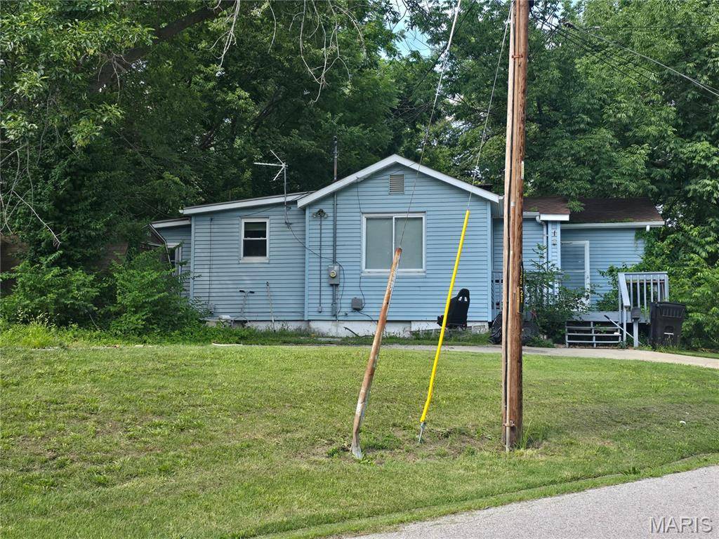 735 E Adams ST, Belleville, IL 62220