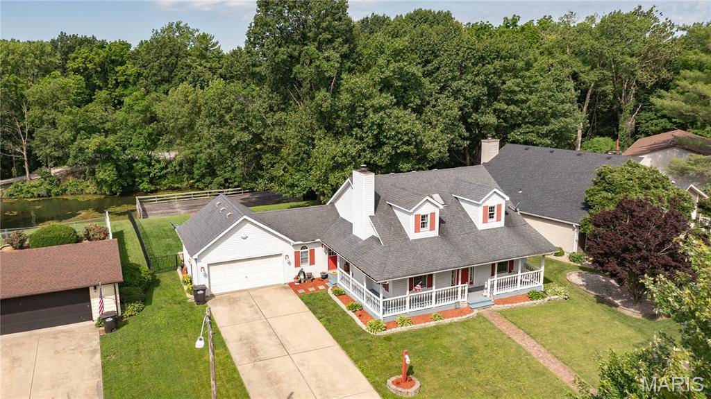 24 Islander DR, Brighton, IL 62012