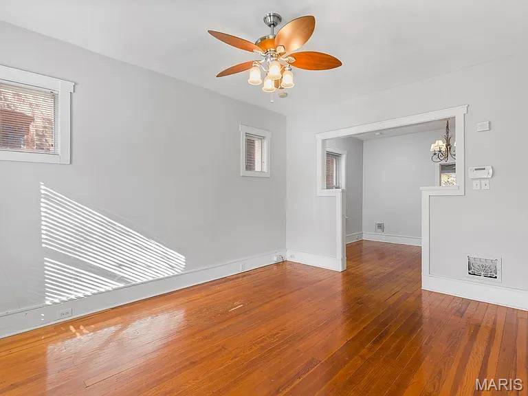 2901 Sidney ST, St Louis, MO 63104