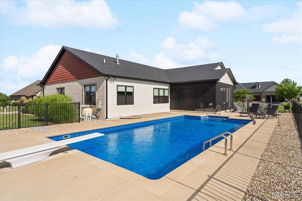 500 Shadow Rock CT, Lebanon, IL 62254