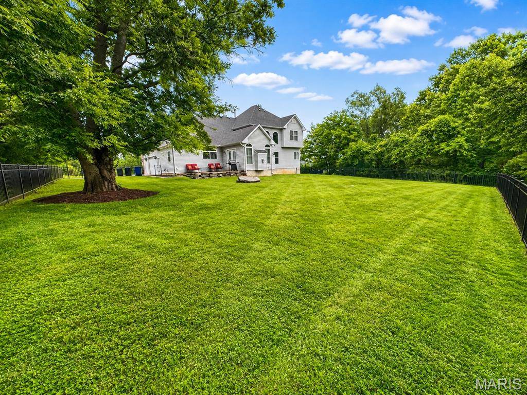 335 Summit RD, Fenton, MO 63026