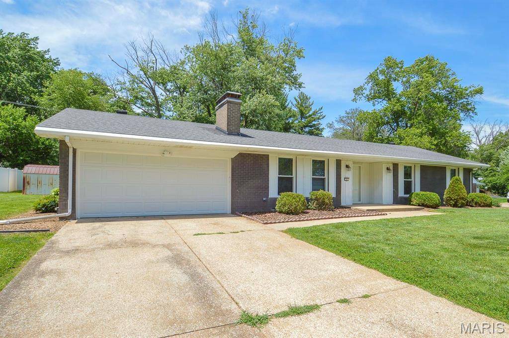 37 Hemlock, Belleville, IL 62221