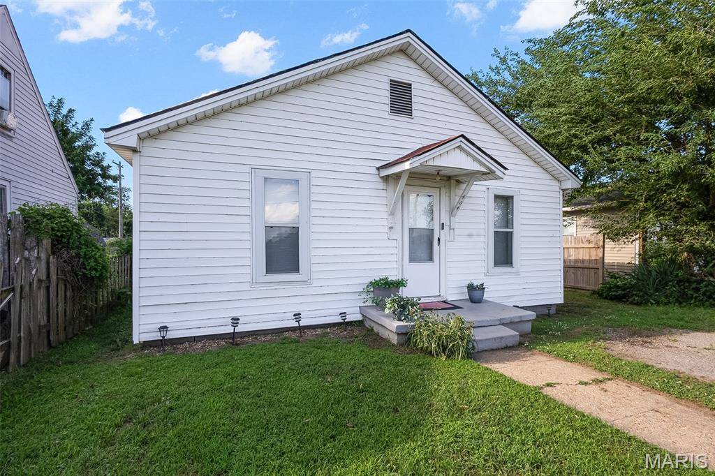 404 W Murray LN, Sikeston, MO 63801