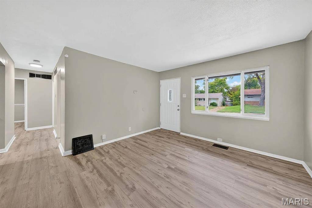 138 Grampian RD, Riverview, MO 63137
