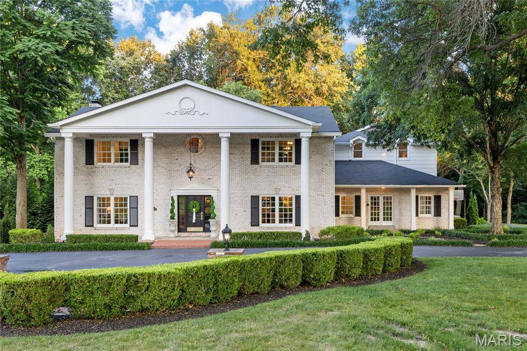 34 Somerset Downs DR, Ladue, MO 63124