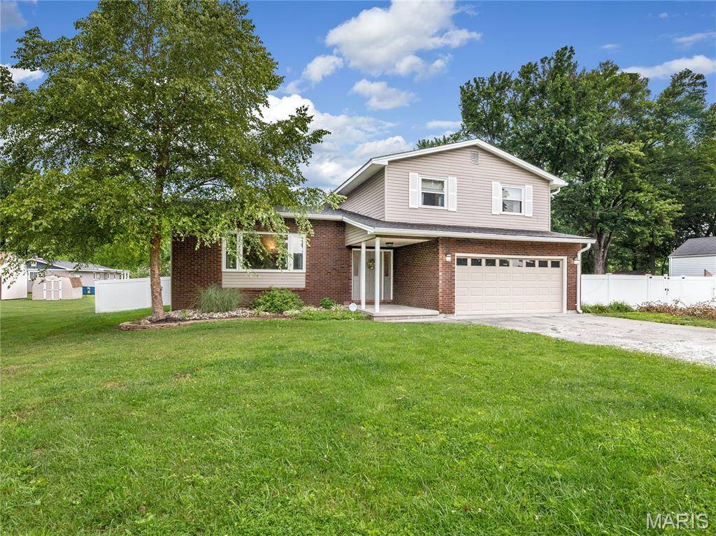 202 Willow DR, Collinsville, IL 62234